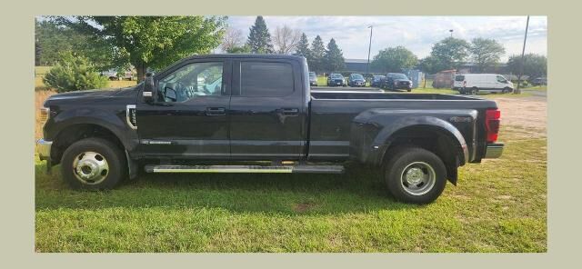 2022 Ford F-350 Super Duty Lariat — photo 1 of 26