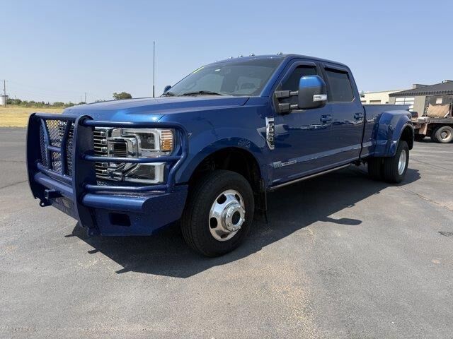 2022 Ford F-350 Super Duty Lariat — photo 1 of 11