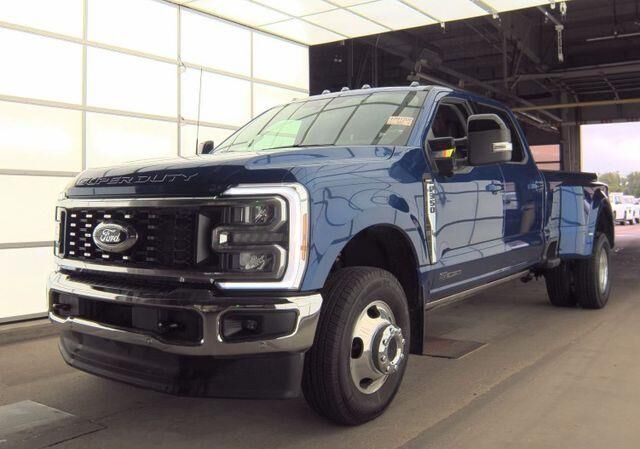 2026 Ford F-350 Super Duty Lariat — photo 1 of 26
