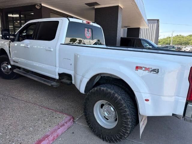2024 Ford F-350 Super Duty Lariat — photo 1 of 13