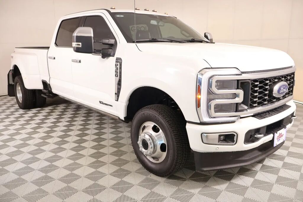 2024 Ford F-350 Super Duty Platinum — photo 1 of 4
