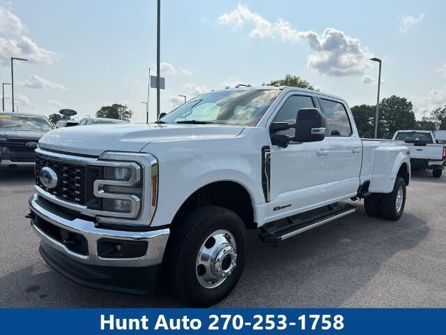 2025 Ford F-350 Super Duty Lariat — photo 1 of 13