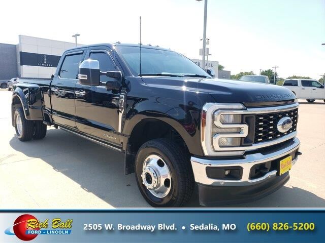 2025 Ford F-350 Super Duty Lariat — photo 1 of 13