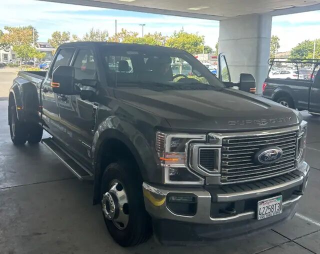 2022 Ford F-350 Super Duty Lariat — photo 1 of 26