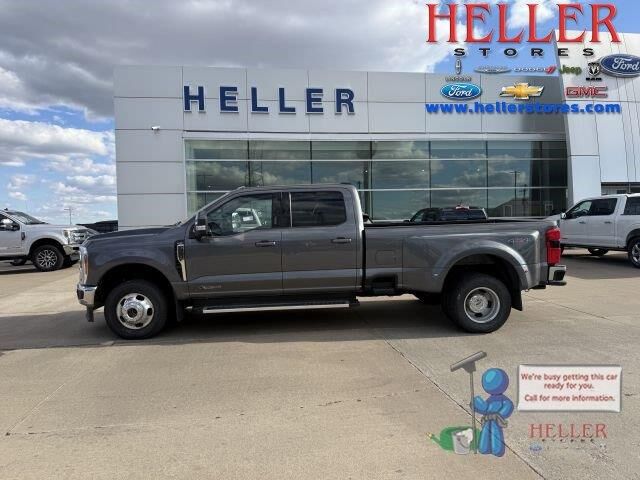 2023 Ford F-350 Super Duty Lariat — photo 1 of 26