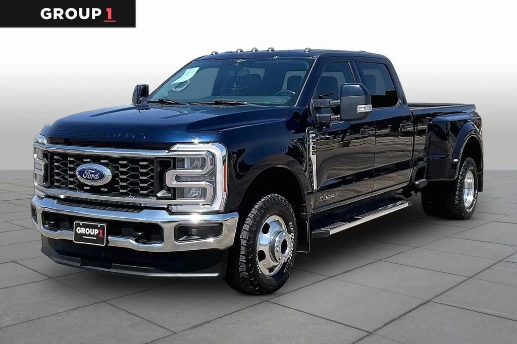 2023 Ford F-350 Super Duty Lariat — photo 1 of 14