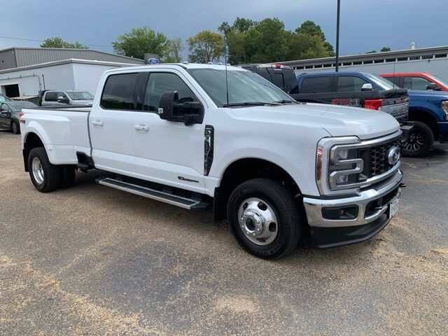 2024 Ford Super Duty F-350 DRW LARIAT