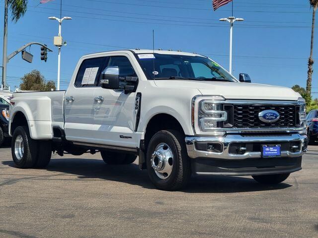 2024 Ford F-350 Super Duty Lariat — photo 1 of 26