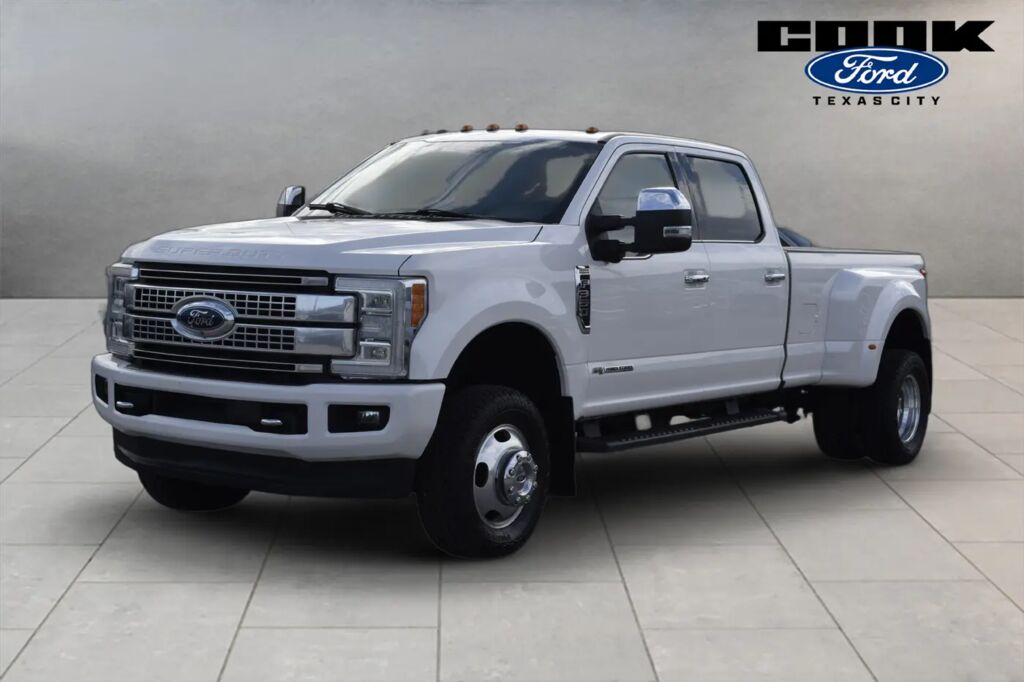 2017 Ford F-350 Super Duty Platinum — photo 1 of 13
