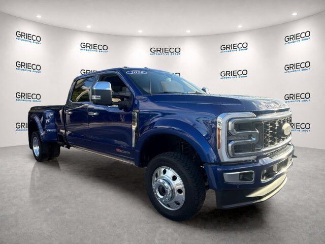 2026 Ford Super Duty F-450 DRW Platinum — photo 1 of 1