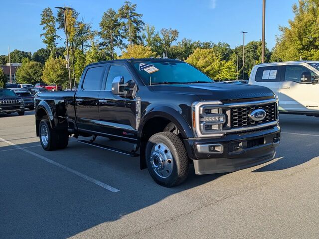 2025 Ford F-450 Super Duty Platinum