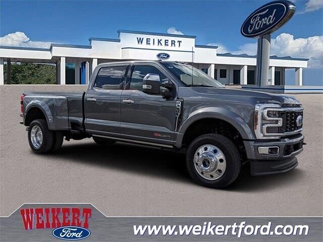 2026 Ford F-450 Super Duty Platinum — photo 1 of 26