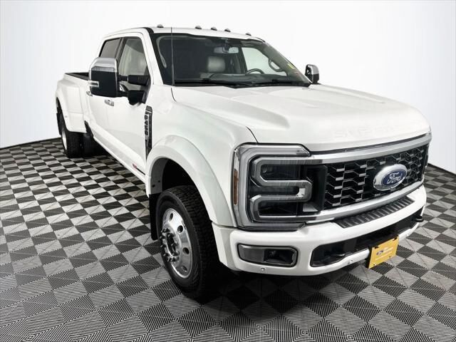2025 Ford F-450 Super Duty Platinum