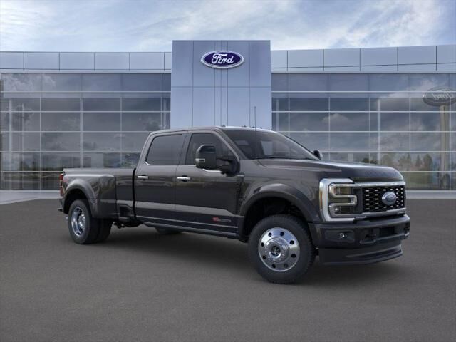 2025 Ford F-450 Super Duty Platinum — photo 1 of 13