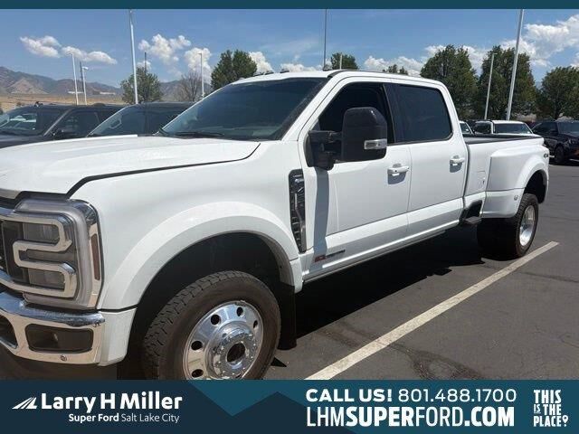 2025 Ford F-450 Super Duty Lariat — photo 1 of 16