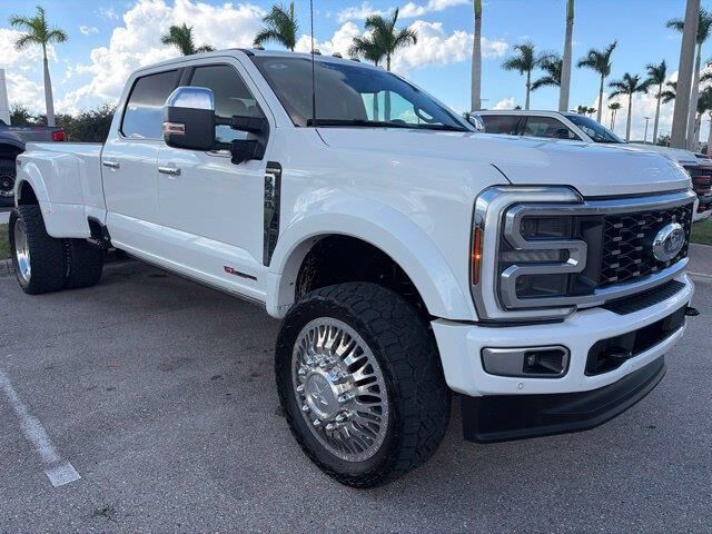 2025 Ford F-450 Super Duty Platinum