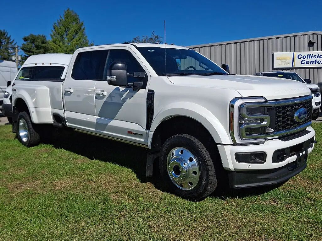 2025 Ford F-450 Super Duty Platinum — photo 1 of 13
