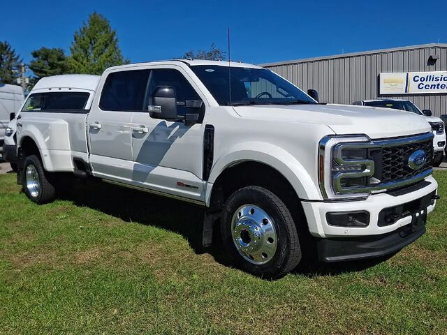 2025 Ford F-450 Super Duty Platinum