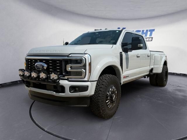 2025 Ford F-450 Super Duty Platinum — photo 1 of 39