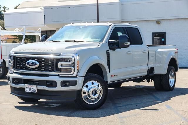 2026 Ford F-450 Super Duty Platinum