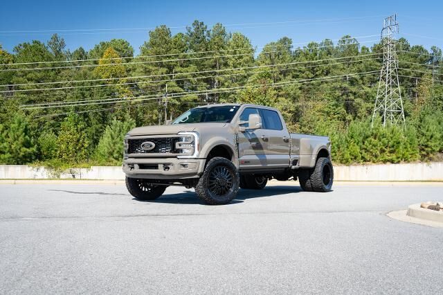 2027 Ford F-450 Super Duty Lariat