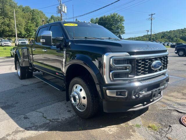 2024 Ford F-450 Super Duty Platinum