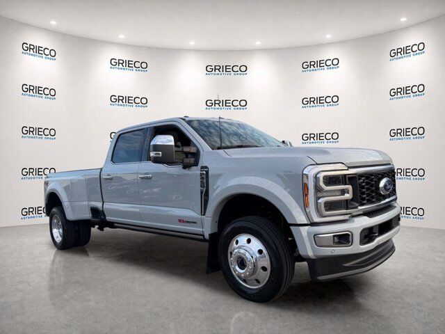 2026 Ford Super Duty F-450 DRW Platinum