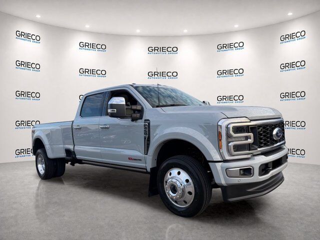 2026 Ford Super Duty F-450 DRW Platinum — photo 1 of 2