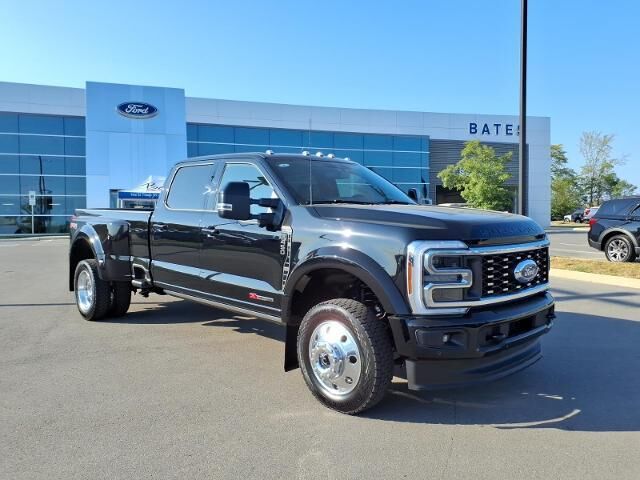 2026 Ford F-450 Super Duty Platinum