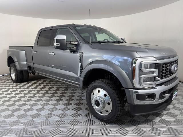 2023 Ford F-450 Super Duty Lariat — photo 1 of 26