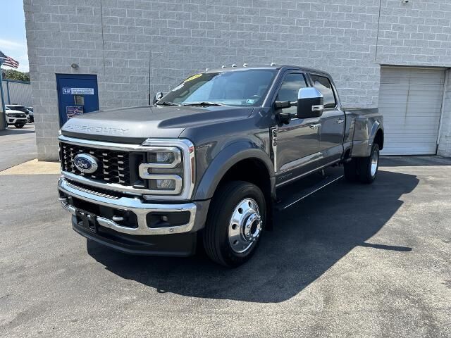 2024 Ford F-450 Super Duty Lariat — photo 1 of 13