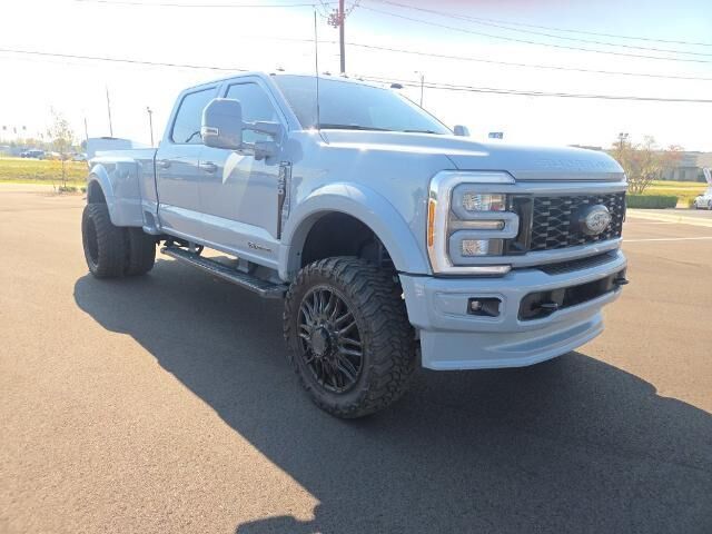 2025 Ford F-450 Super Duty Lariat