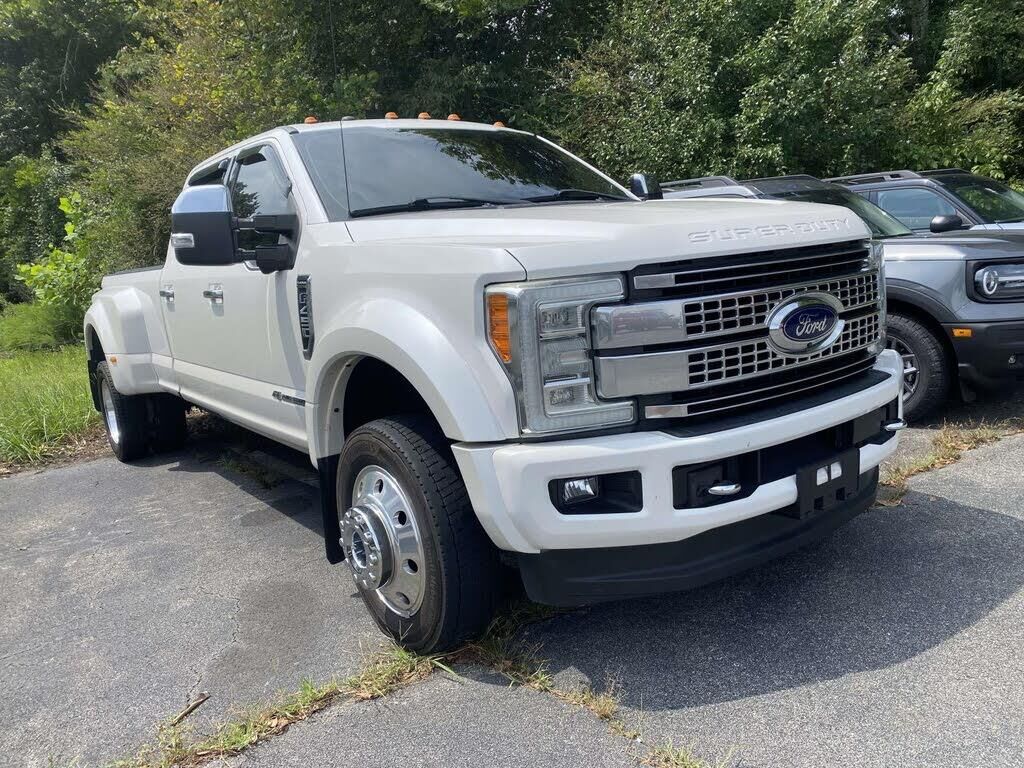 2017 Ford F-450 Super Duty Platinum — photo 1 of 2