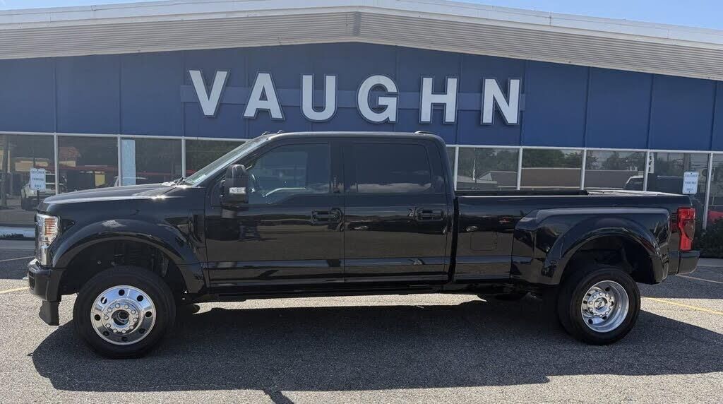 2022 Ford F-450 Super Duty Platinum — photo 1 of 1