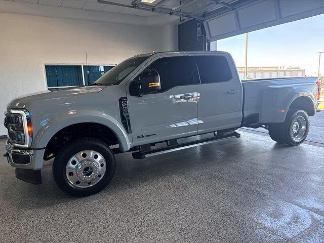 2026 Ford F-450 Super Duty Lariat — photo 1 of 13