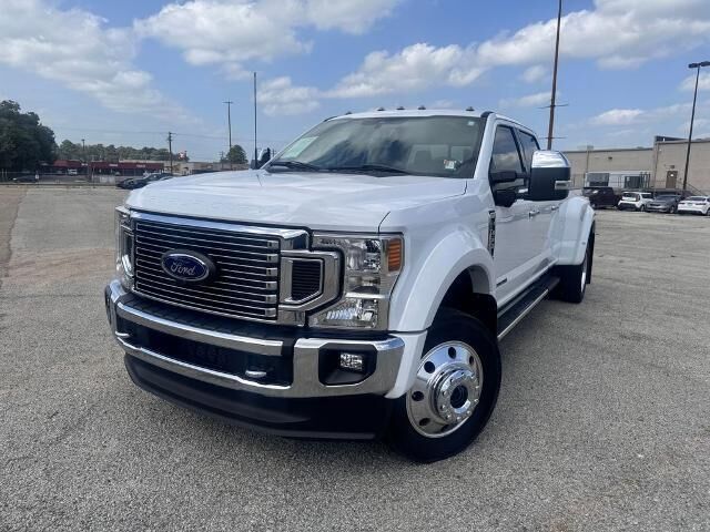 2022 Ford F-450 Super Duty Lariat — photo 1 of 13