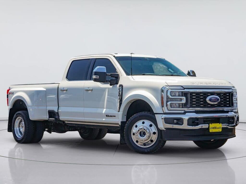 2025 Ford F-450 Super Duty Lariat — photo 1 of 1