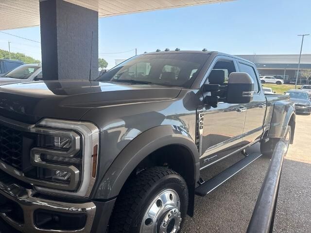 2026 Ford F-450 Super Duty Lariat — photo 1 of 26