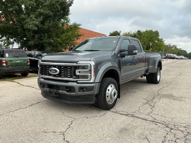 2025 Ford F-450 Super Duty Platinum — photo 1 of 13