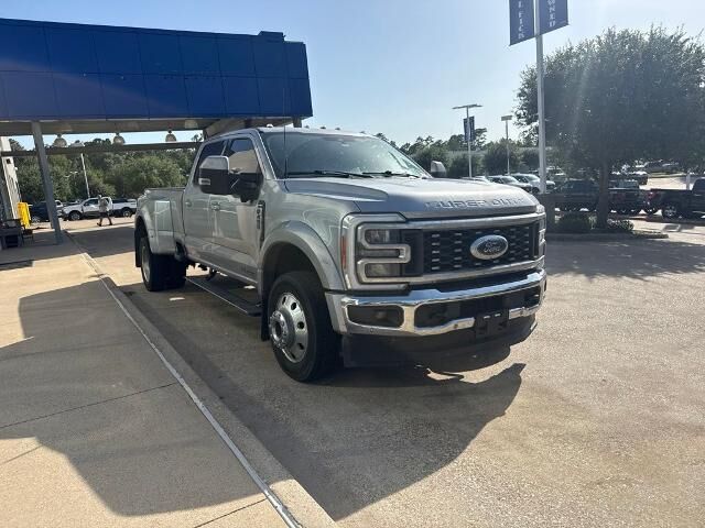 2023 Ford F-450 Super Duty Lariat — photo 1 of 24