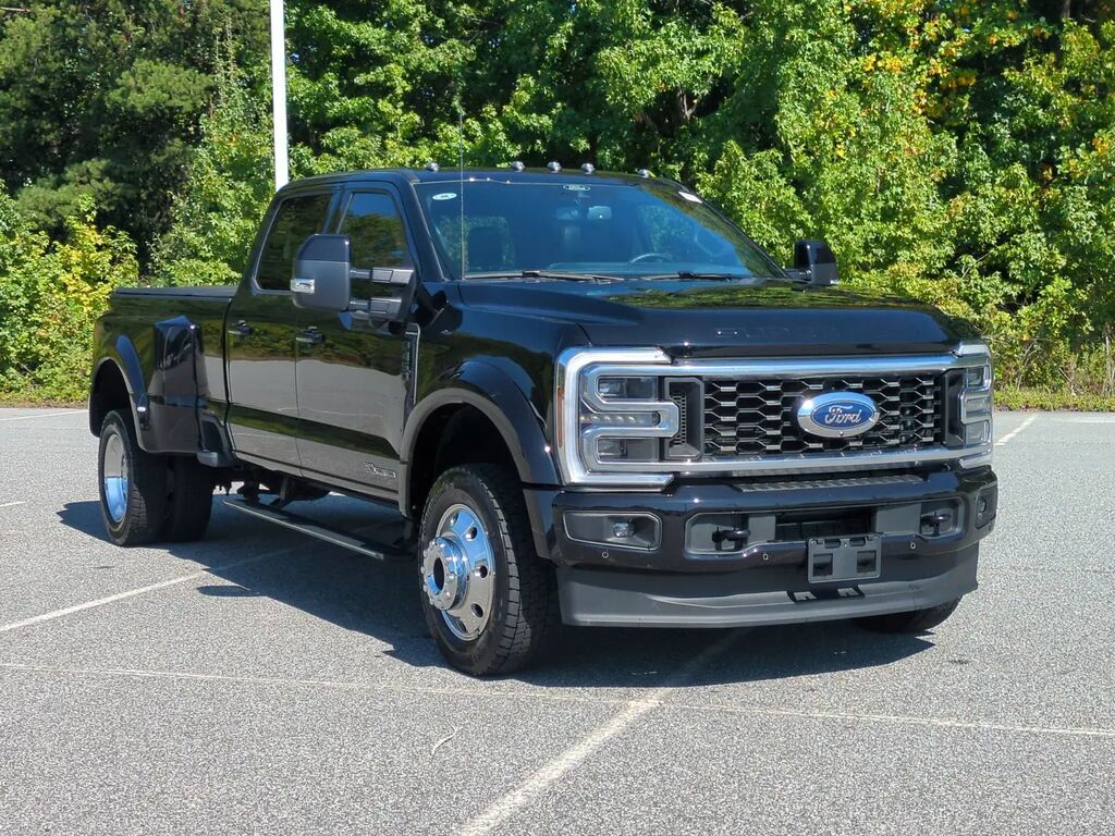 2025 Ford F-450 Super Duty Platinum — photo 1 of 13