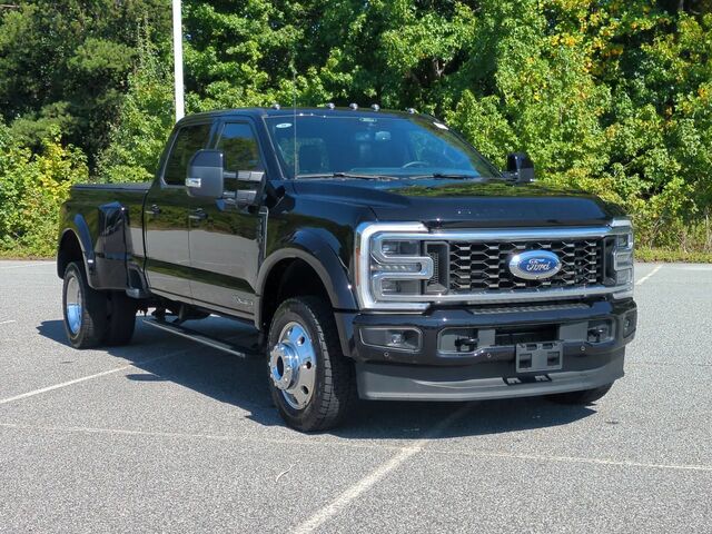 2025 Ford F-450 Super Duty Platinum