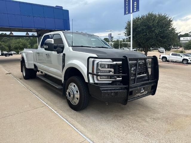 2025 Ford F-450 Super Duty Lariat