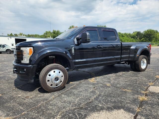 2017 Ford F-450 Super Duty Platinum — photo 1 of 9