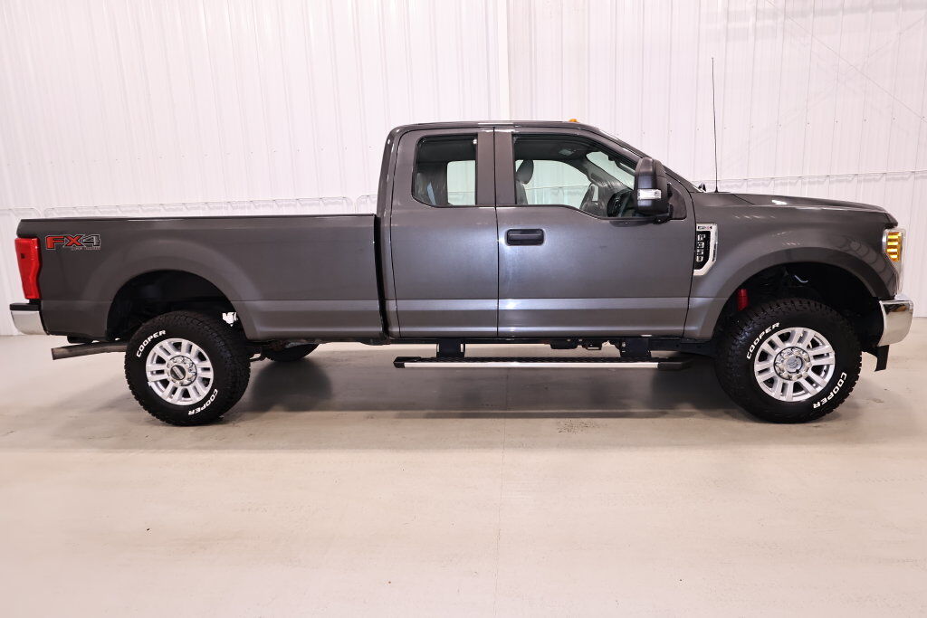 2017 Ford Super Duty F-350 SRW STX — photo 1 of 12