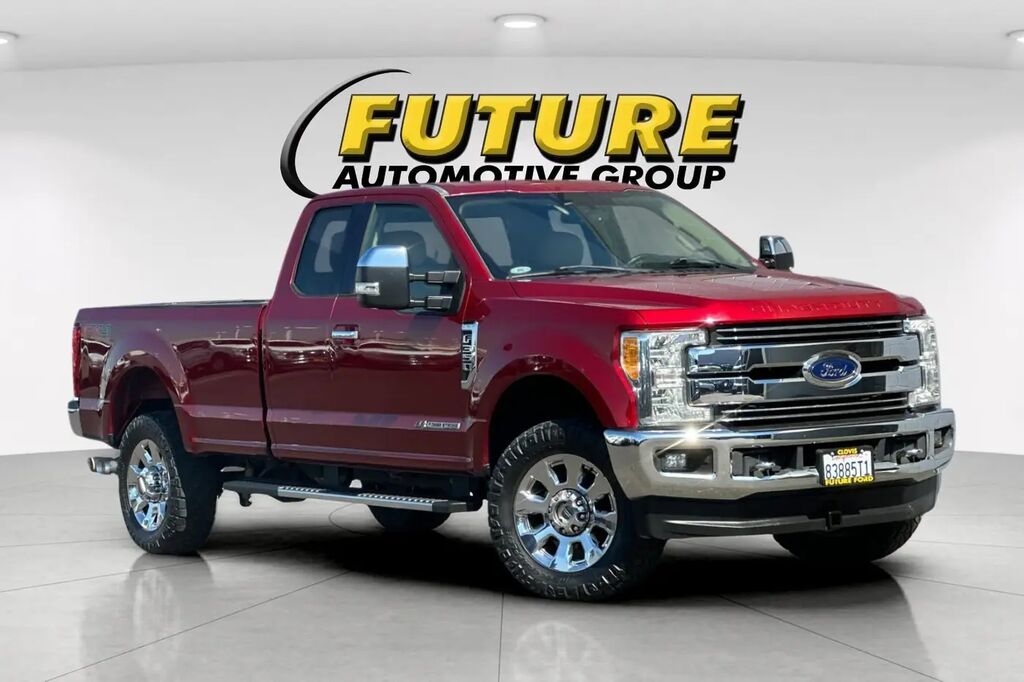 2017 Ford F-350 Super Duty Lariat — photo 1 of 5