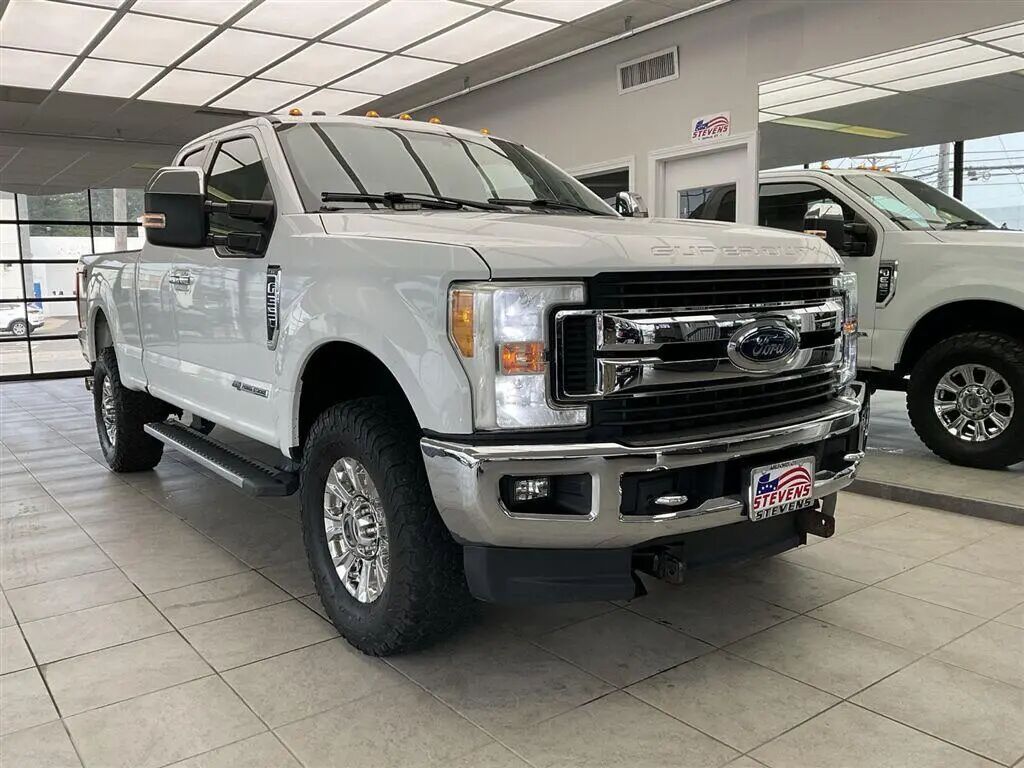 2017 Ford F-350 Super Duty XLT — photo 1 of 13