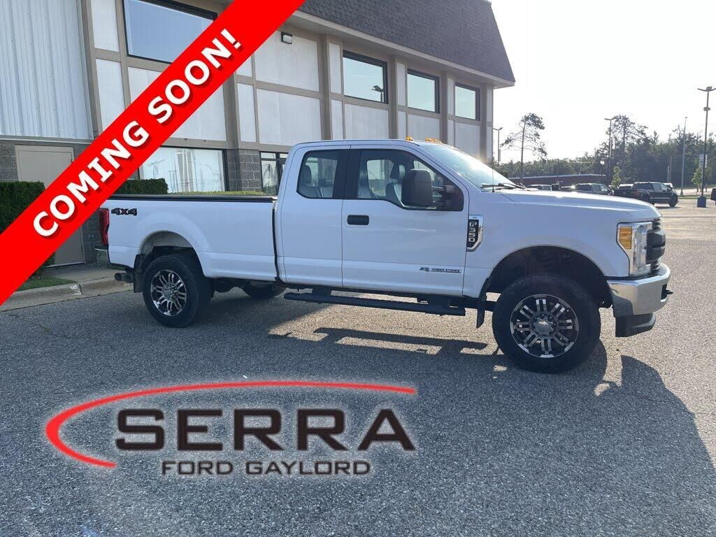 2017 Ford F-350 Super Duty XLT — photo 1 of 1