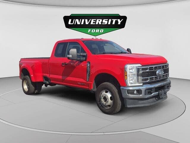 2024 Ford F-350 Super Duty Lariat — photo 1 of 1