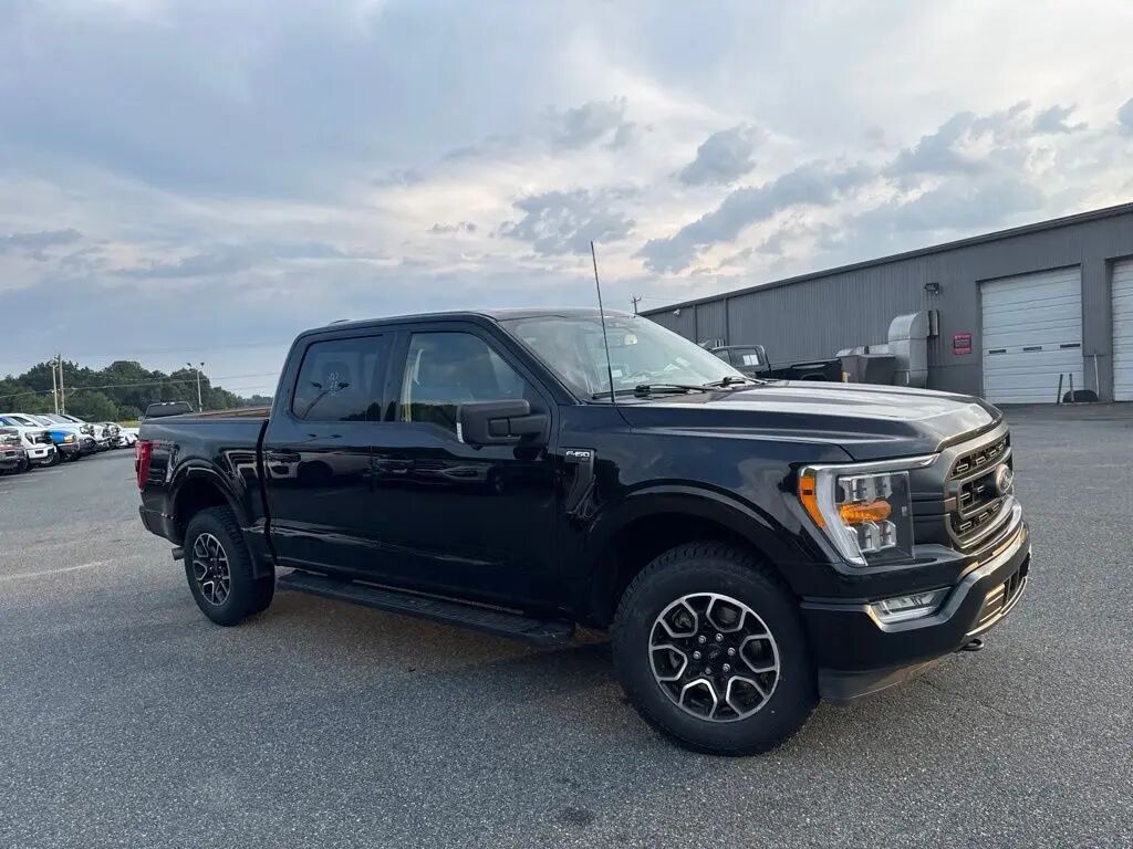 2023 Ford F-150 Lariat — photo 1 of 14